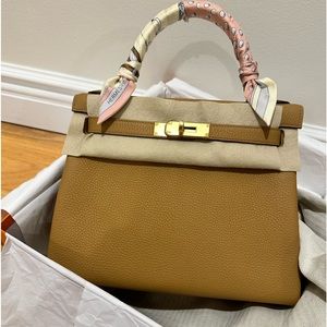 BIB Kelly 28 Togo retourne Biscuit.2022 stamp